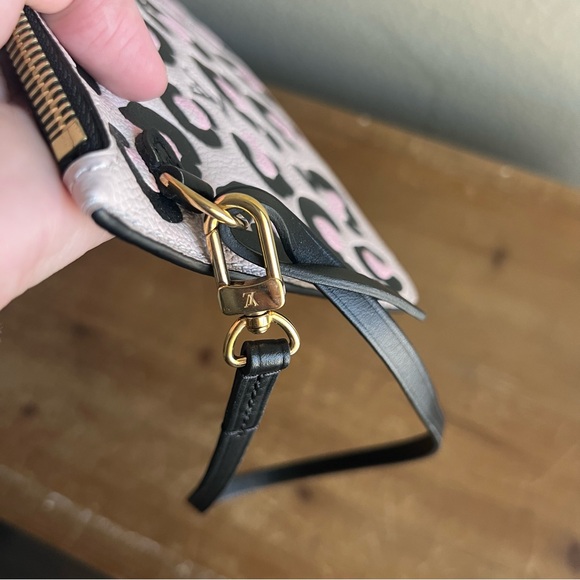 💸 SOLD• ✨MORE PHOTOS✨ Louis Vuitton Wild at Heart Neverfull MM - Picture 12 of 13